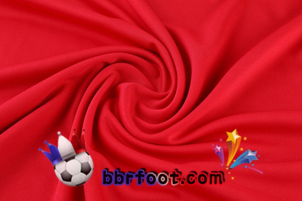 Ensemble Training T-Shirts Manchester United + Pantalon Rouge 22/23