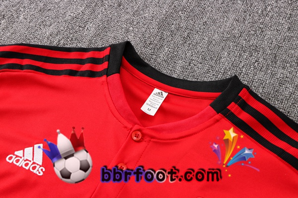 Ensemble Training T-Shirts Manchester United + Pantalon Rouge 22/23