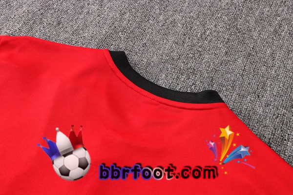 Ensemble Training T-Shirts Manchester United + Pantalon Rouge 22/23
