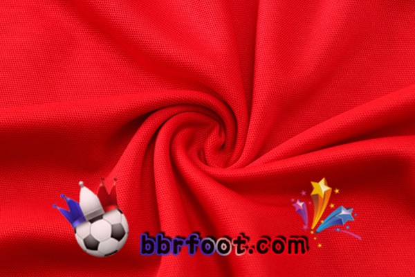 Ensemble Training T-Shirts Manchester United + Pantalon Rouge 22/23